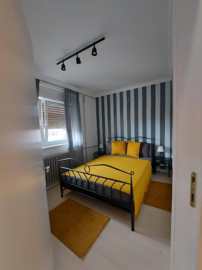 Center Danube Street Apartment Novi Sad Buitenkant foto