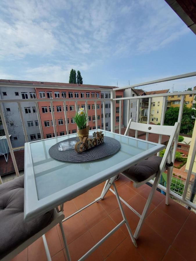 Center Danube Street Apartment Novi Sad Buitenkant foto